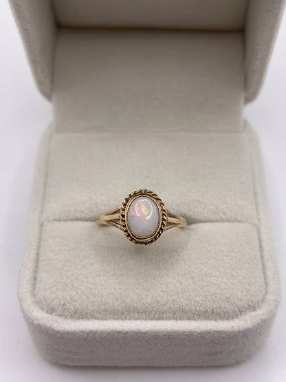 9ct gold opal ring