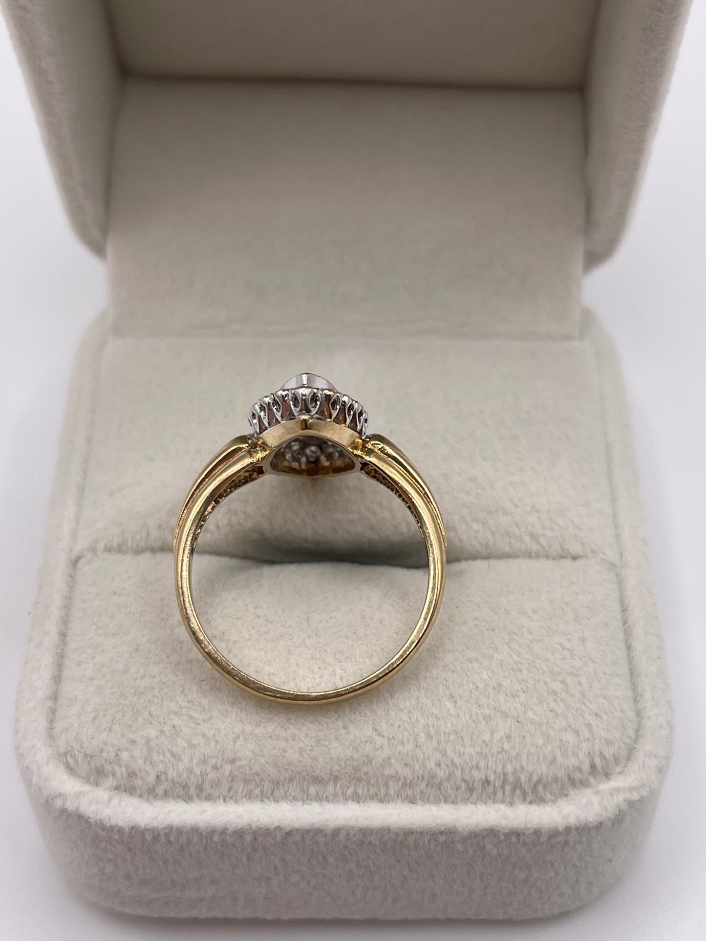 9ct gold cz navette ring