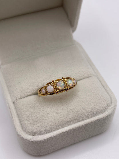 Antique 18ct gold opal ring