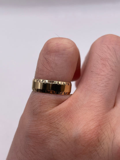 9ct gold patterned band