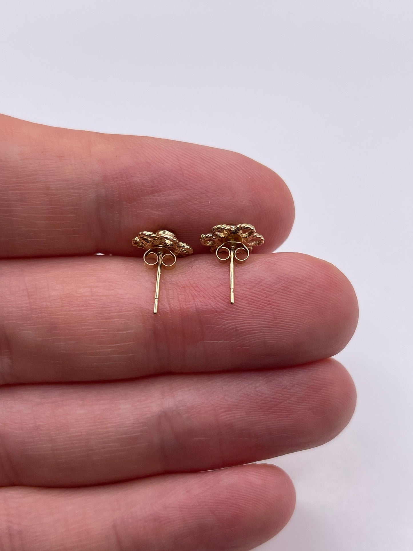 9ct gold sapphire earrings