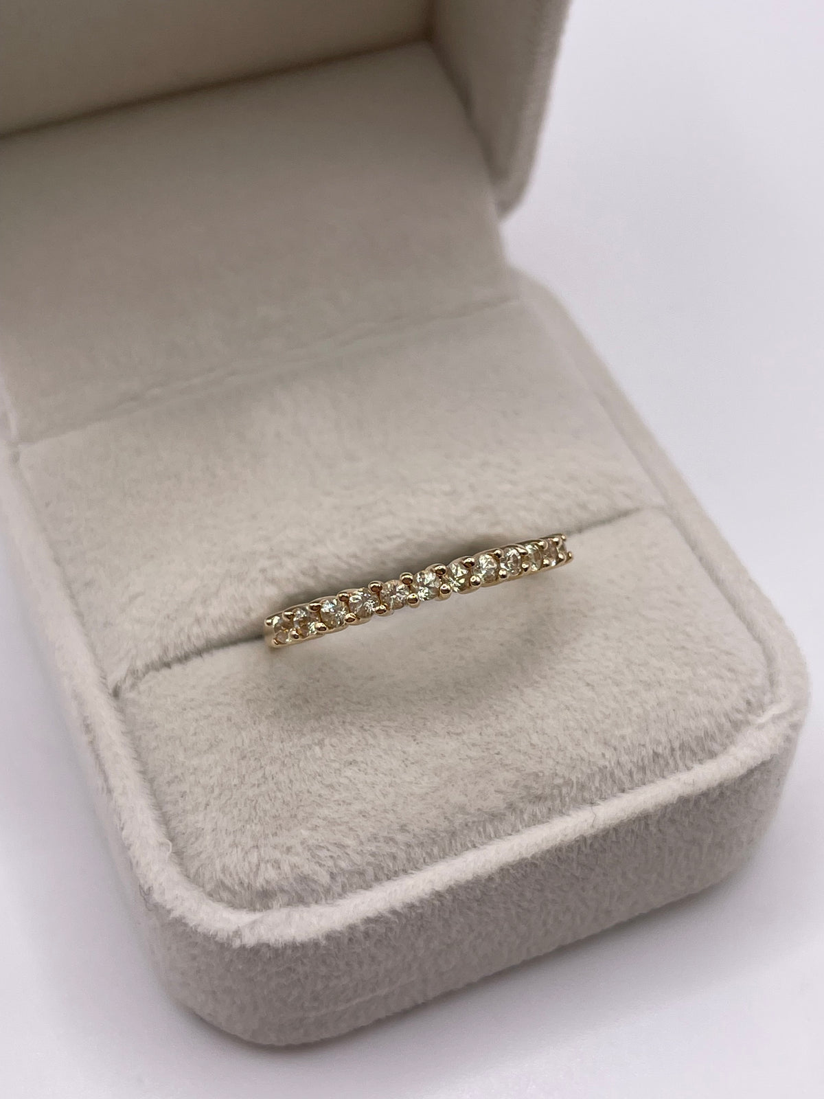 9ct gold quartz ring