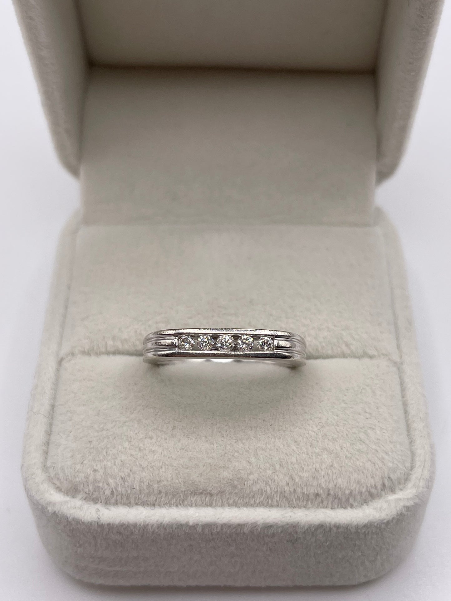 9ct white gold diamond ring