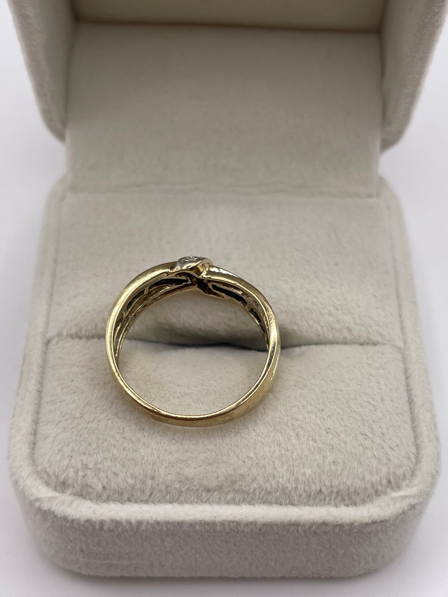 9ct gold sapphire and diamond ring