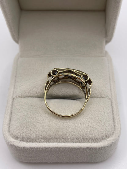 8ct gold synthetic spinel ring