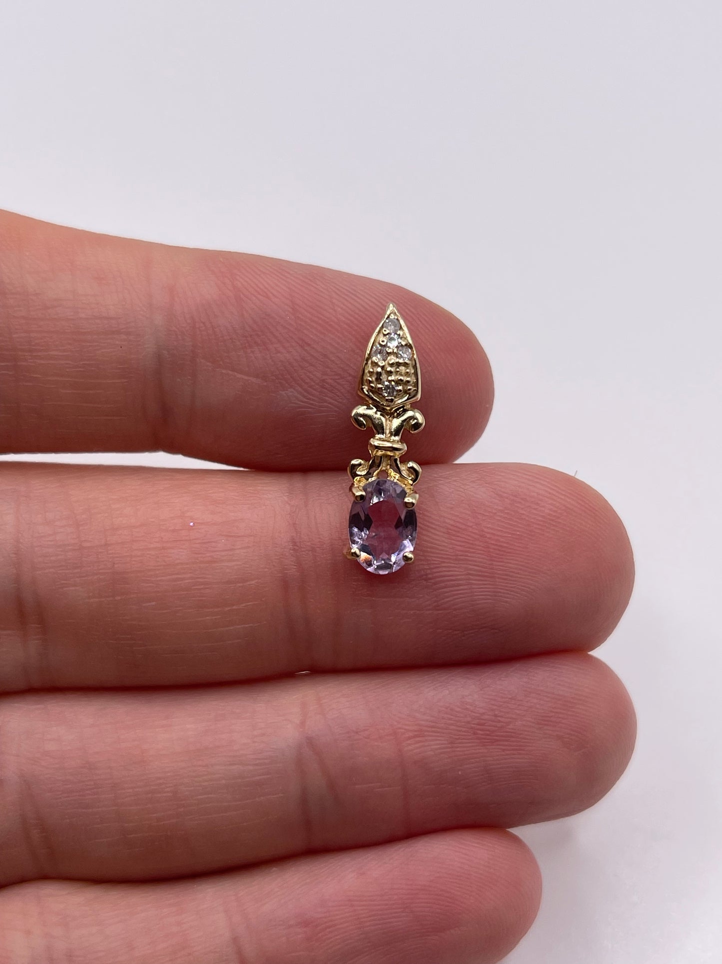 9ct gold amethyst and diamond pendant