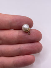 Load image into Gallery viewer, 9ct gold pearl pendant
