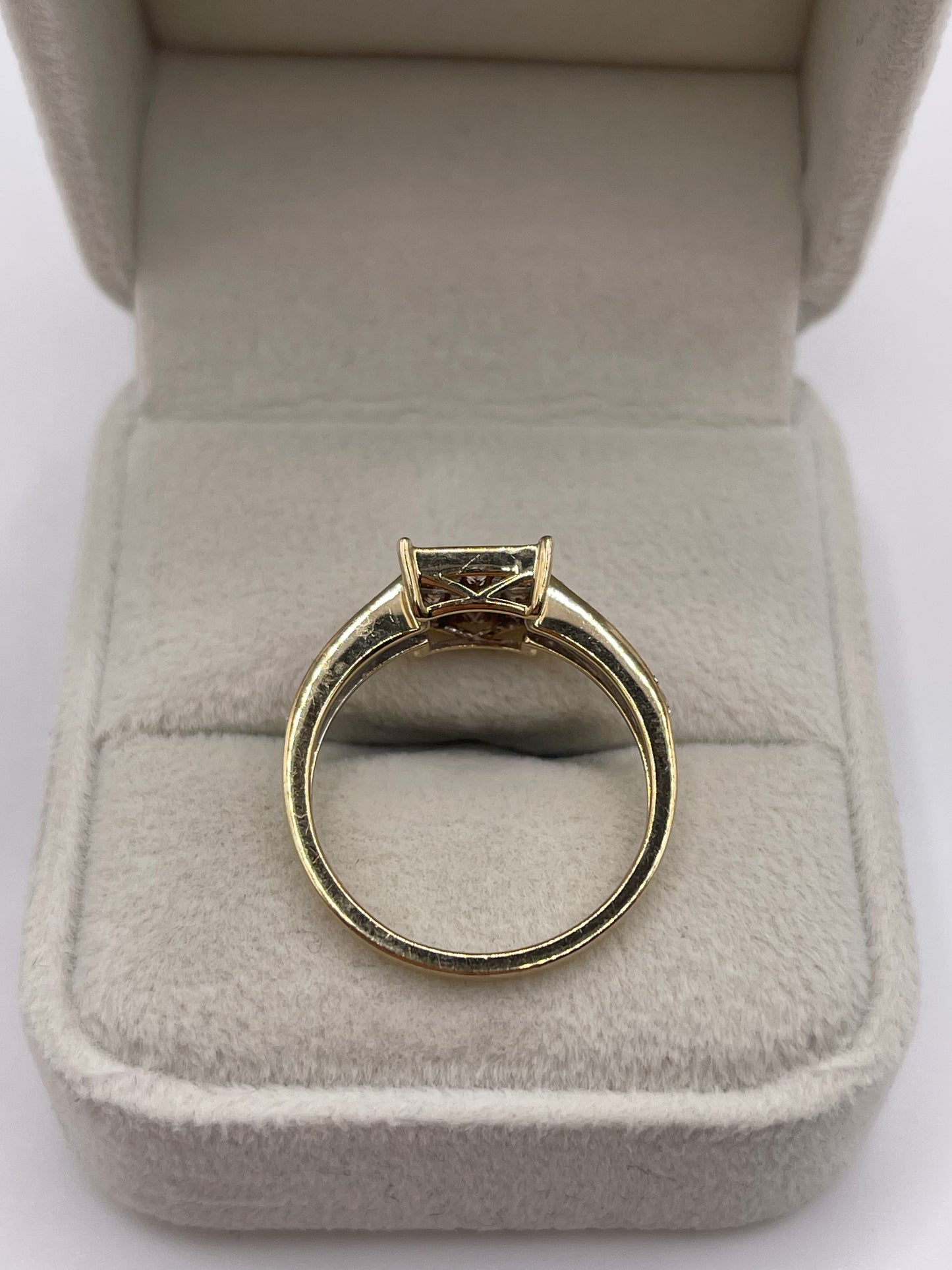 9ct gold diamond cluster ring