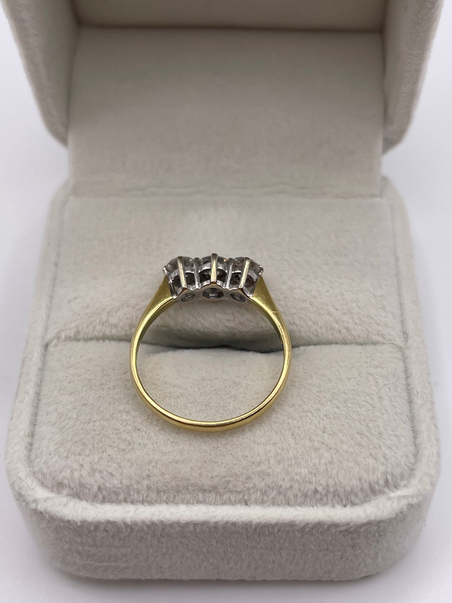 18ct gold 75 point diamond ring