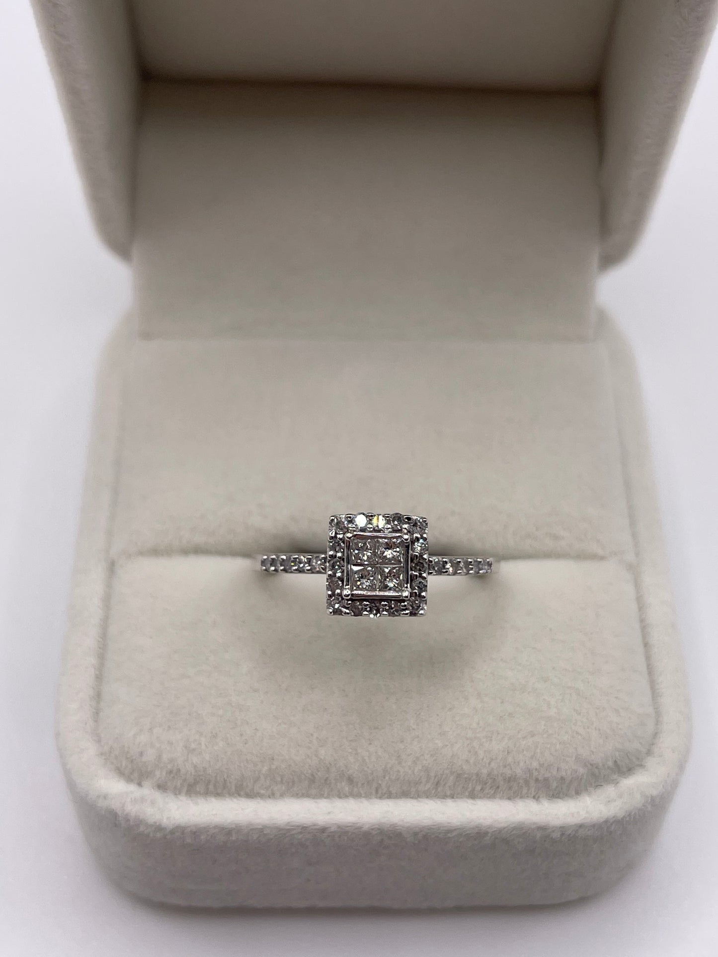 14ct white gold diamond cluster ring