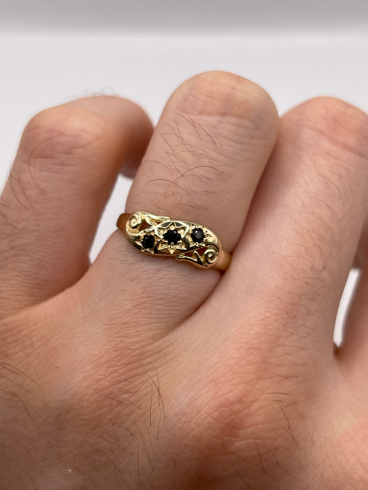 9ct gold sapphire gypsy ring