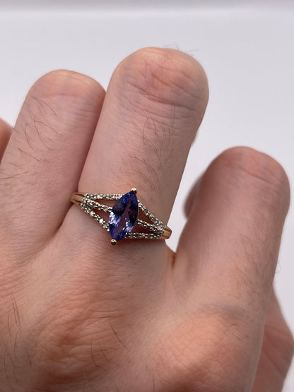 9ct gold tanzanite and diamond ring