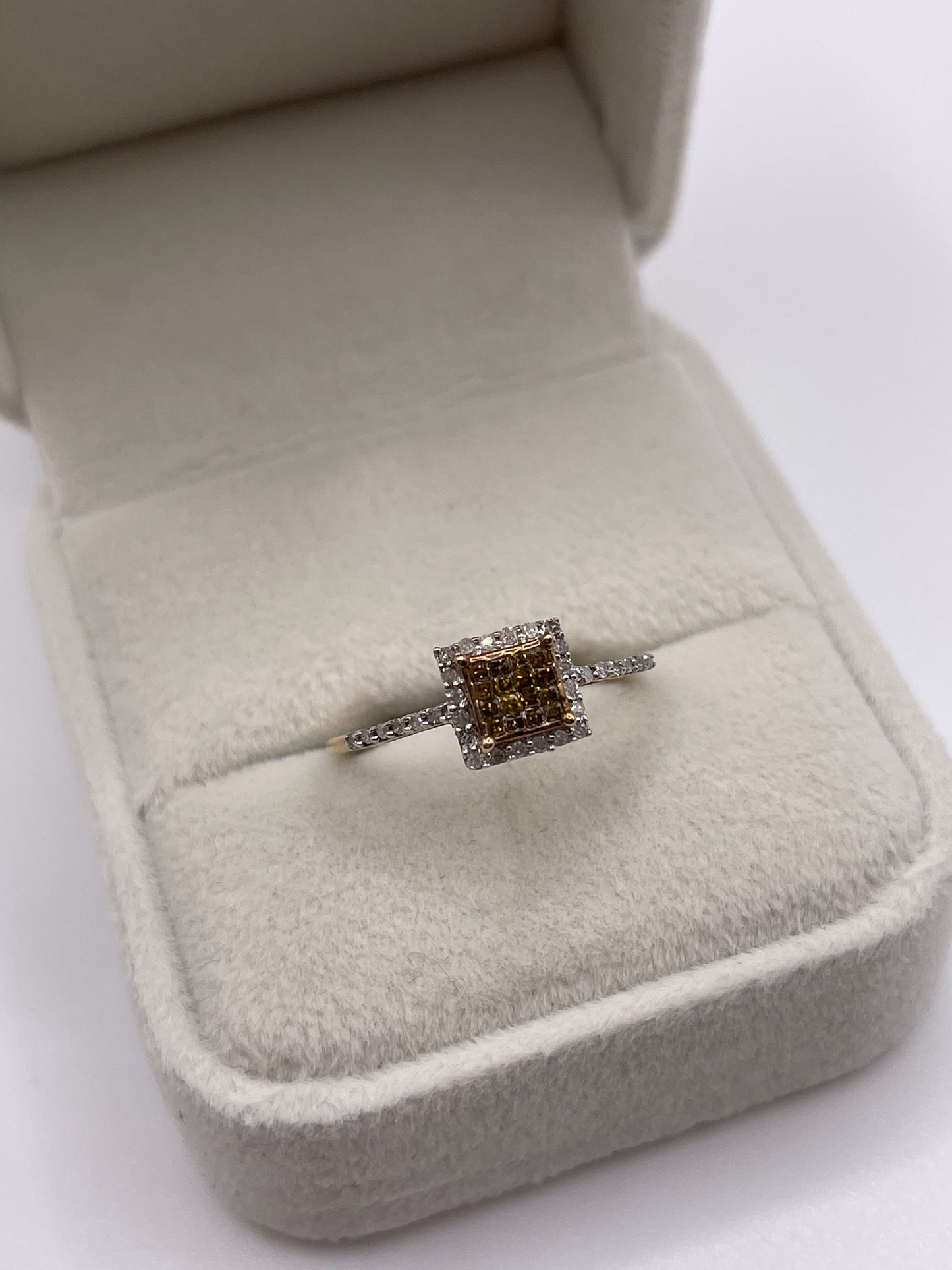 9ct gold diamond cluster ring