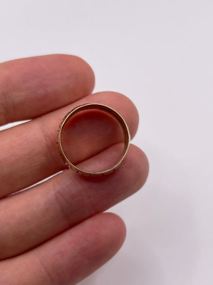 9ct gold patterned band