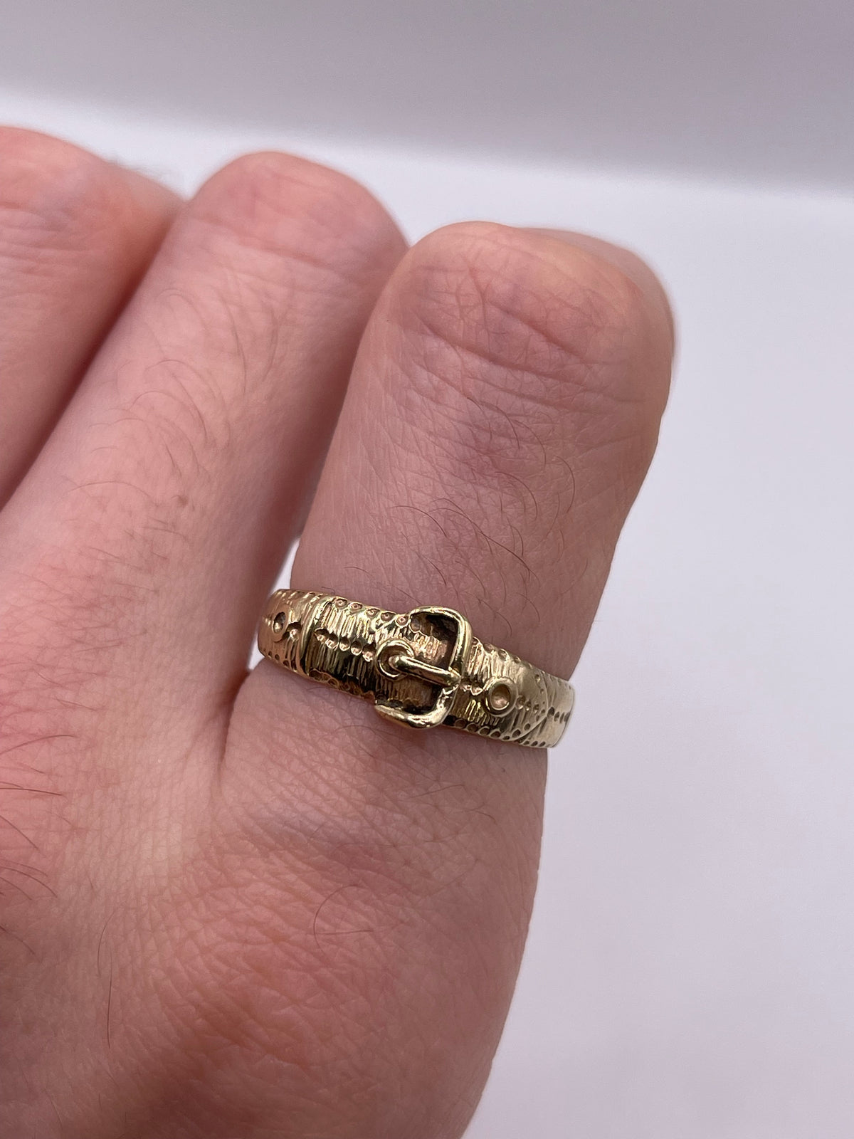 9ct gold buckle ring