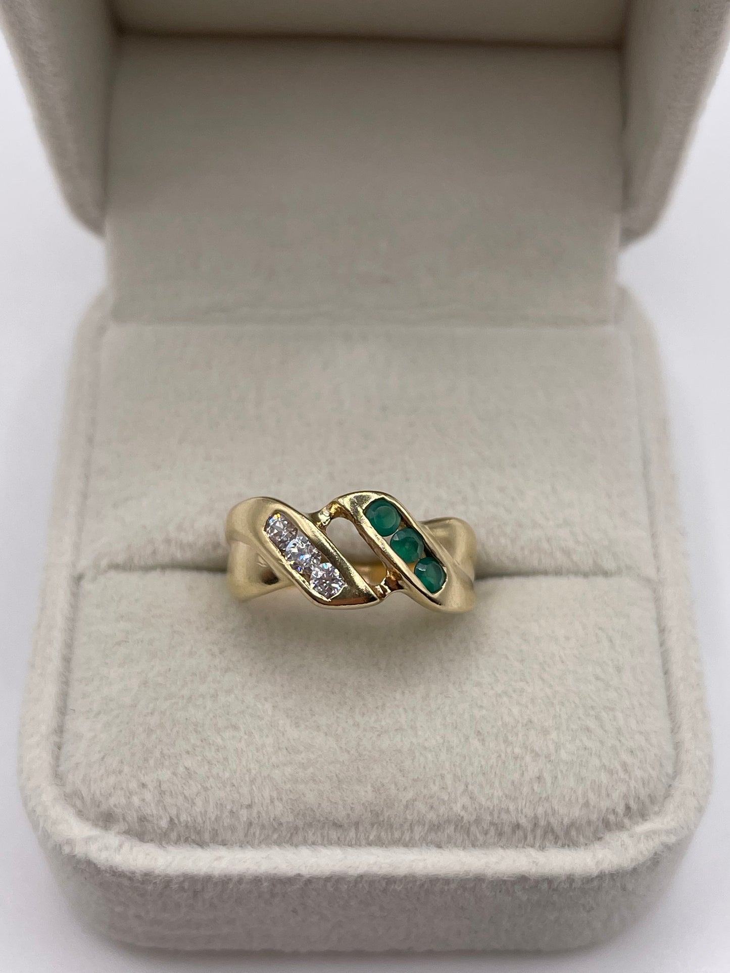 9ct gold green agate and cz ring