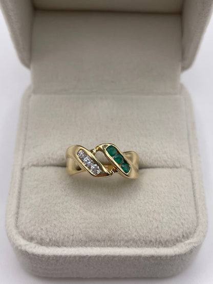 9ct gold green agate and cz ring
