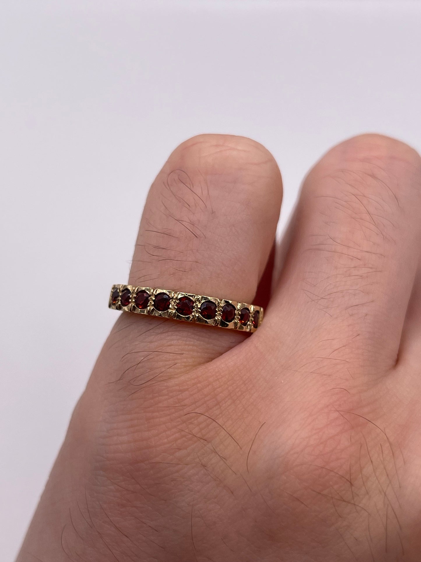 9ct gold garnet ring