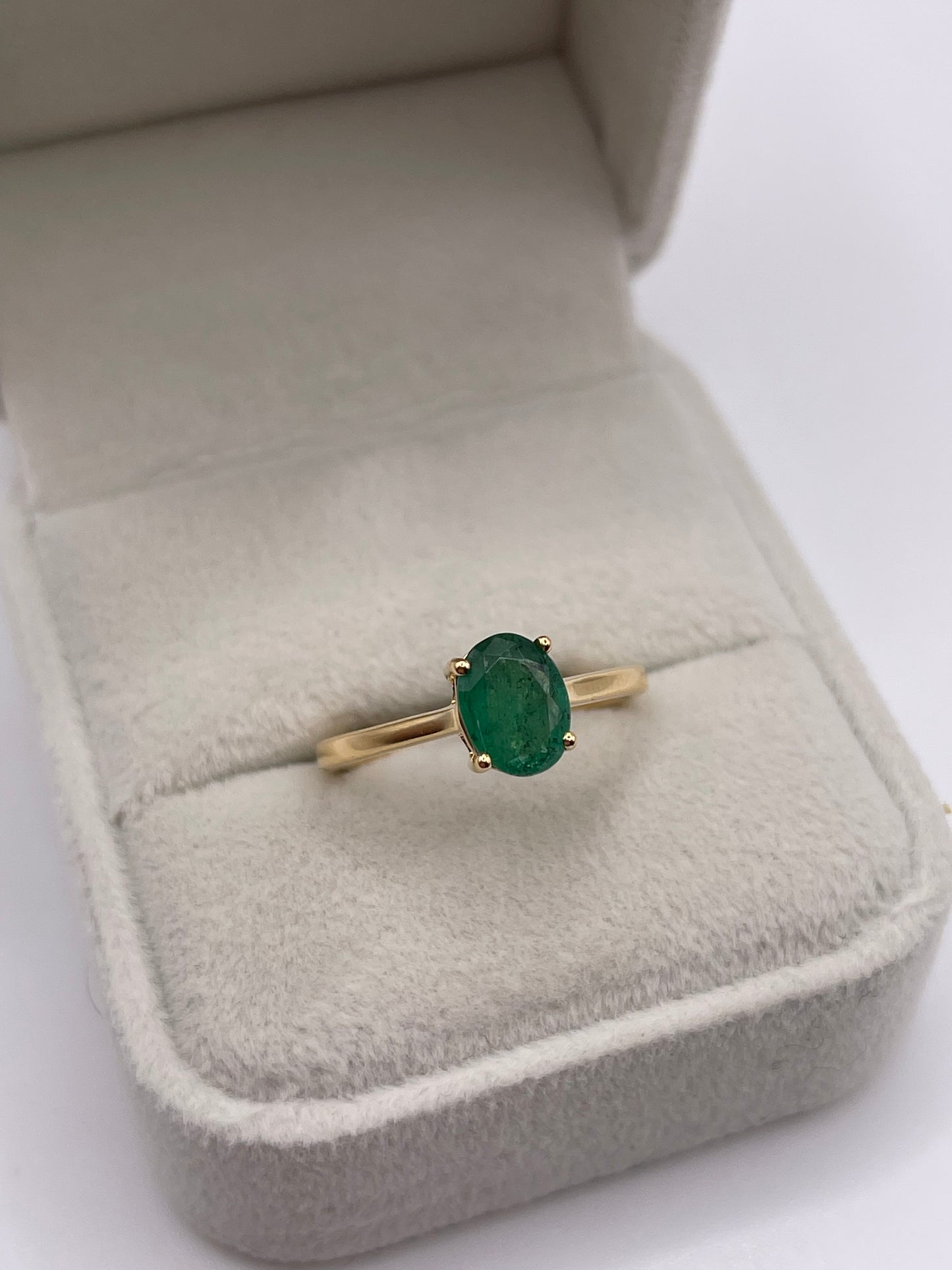 18ct gold emerald ring