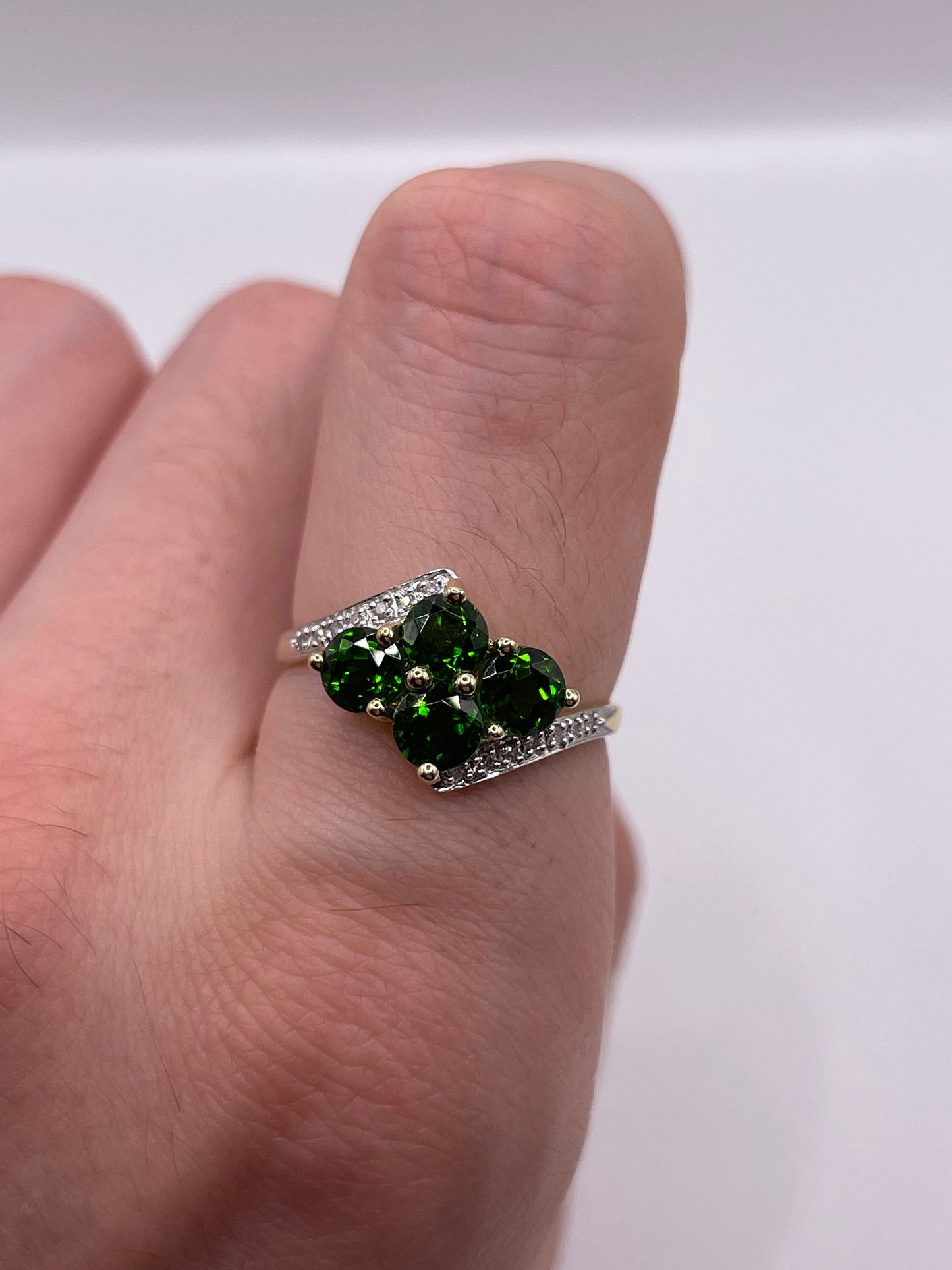 9ct gold diopside and diamond ring