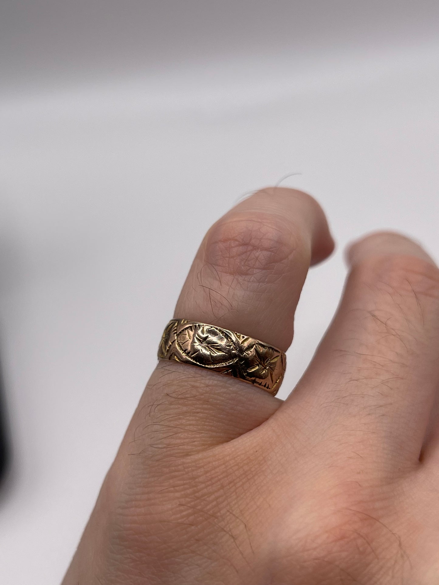 Antique 9ct rose gold patterned band