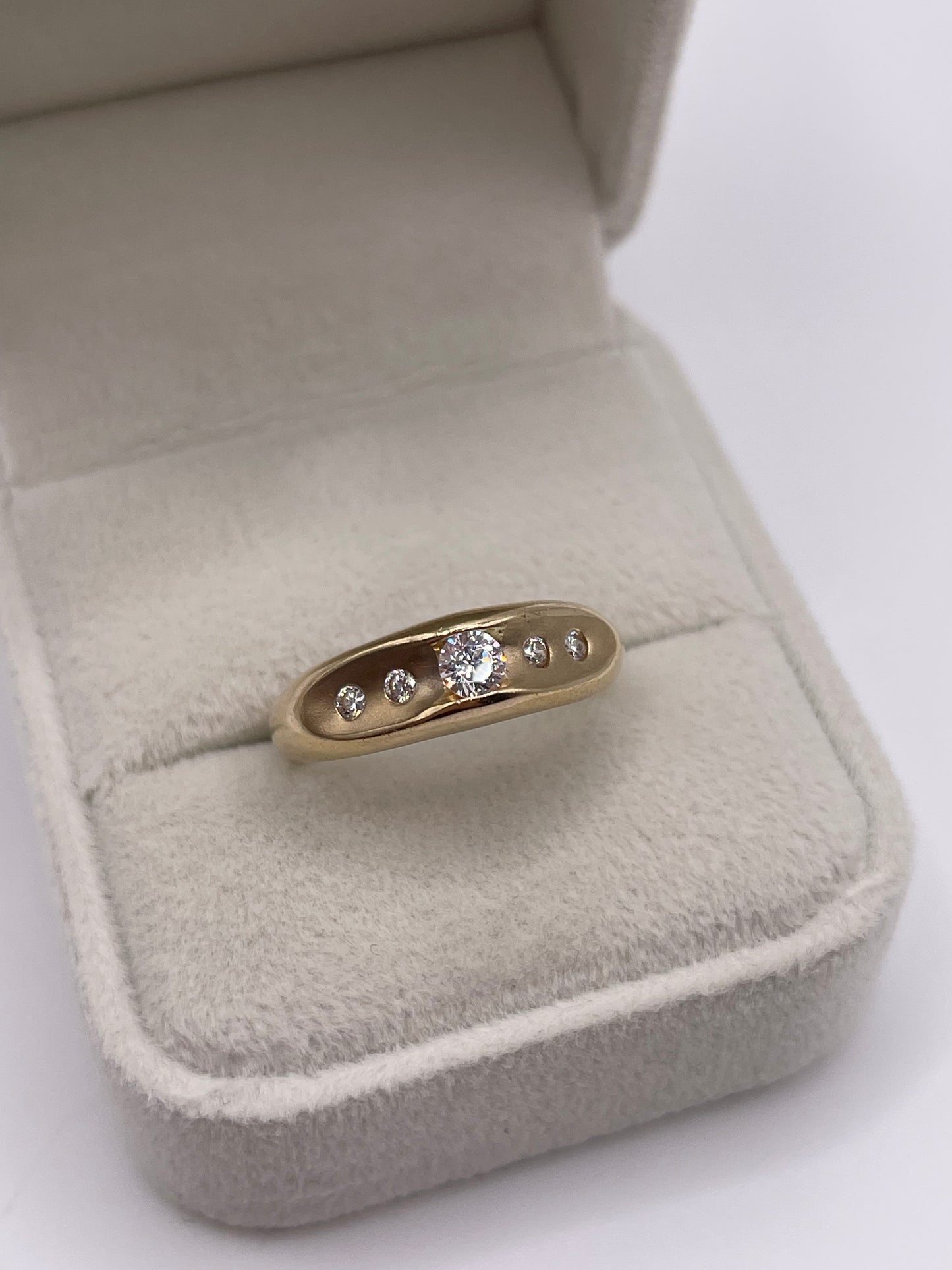 9ct gold cz ring