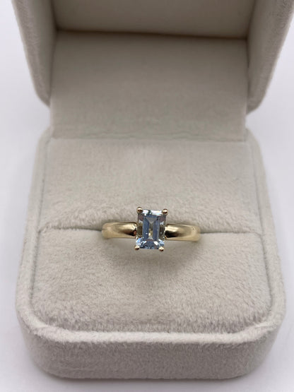 9ct gold aquamarine ring