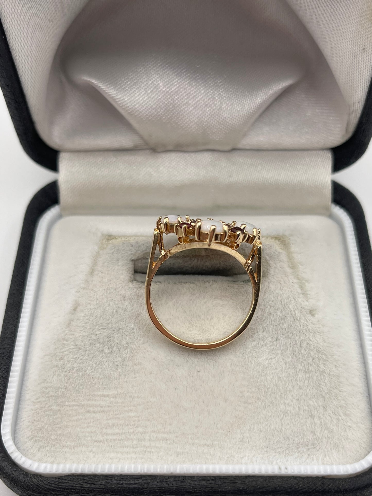 9ct gold opal and garnet ring