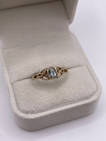 9ct gold blue topaz ring