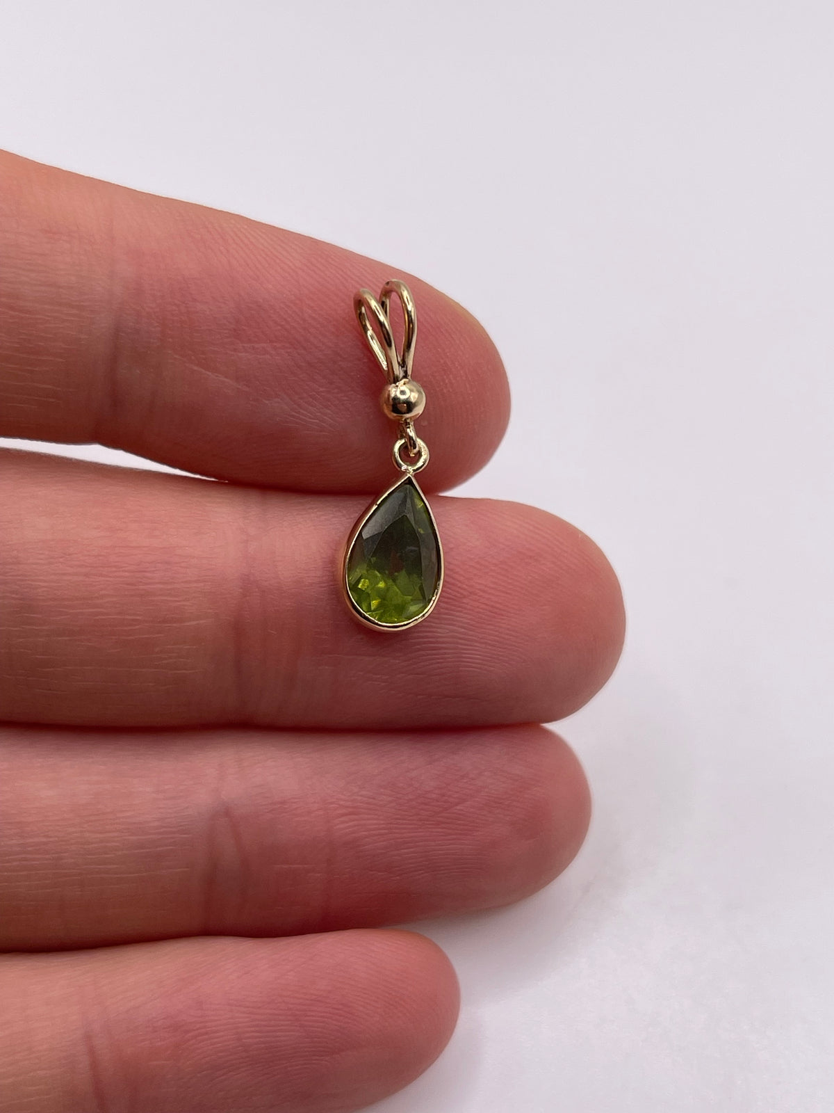 9ct gold quartz pendant