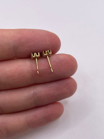 9ct gold garnet earrings