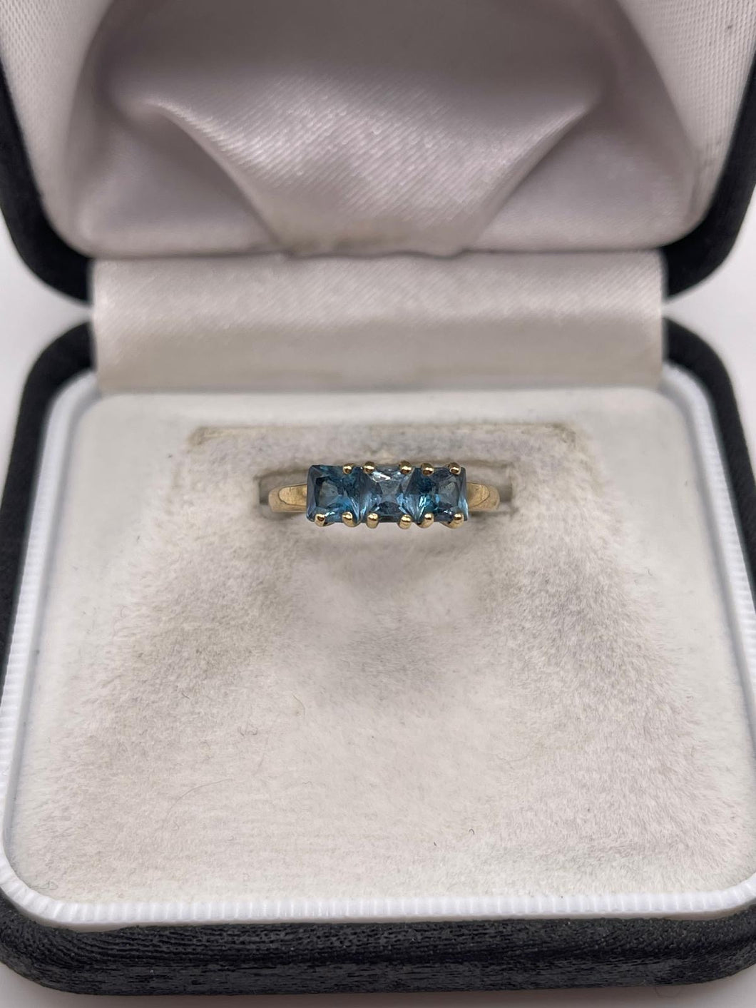 9ct gold blue topaz ring