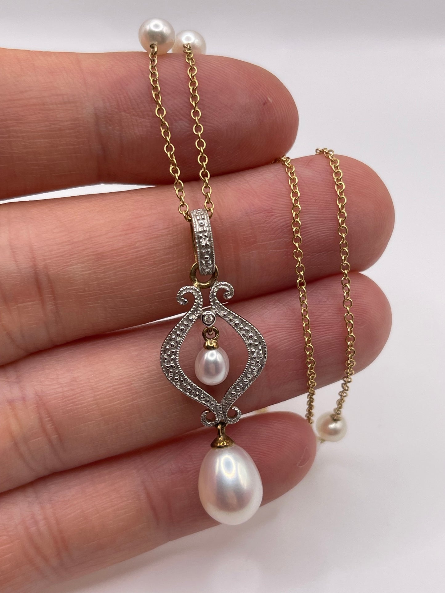 9ct gold pearl and diamond necklace