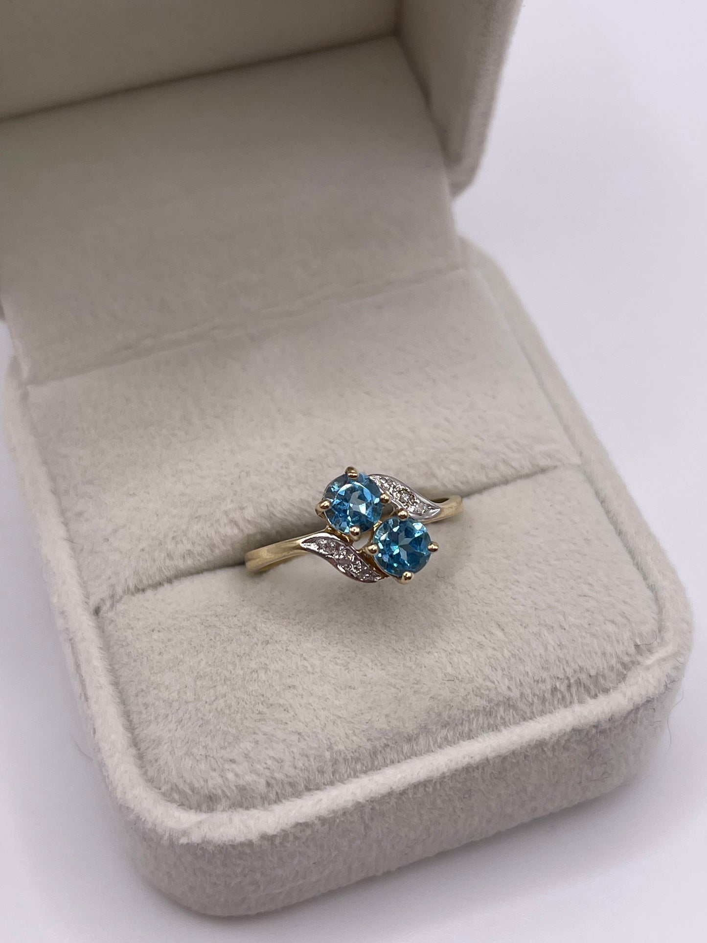 9ct gold topaz and diamond ring