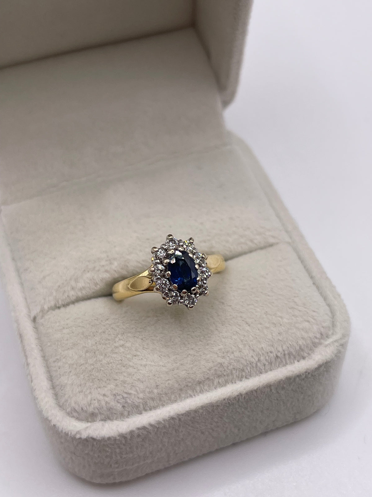 18ct gold sapphire and diamond ring
