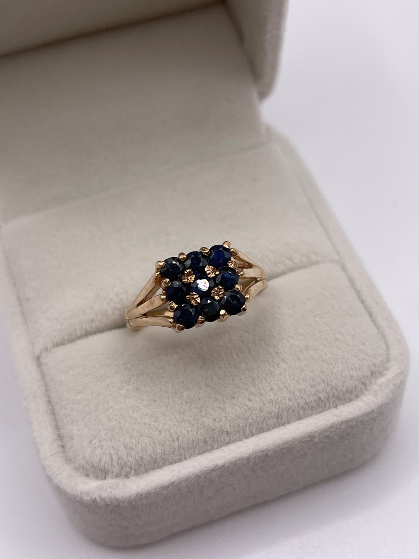 9ct gold sapphire cluster ring