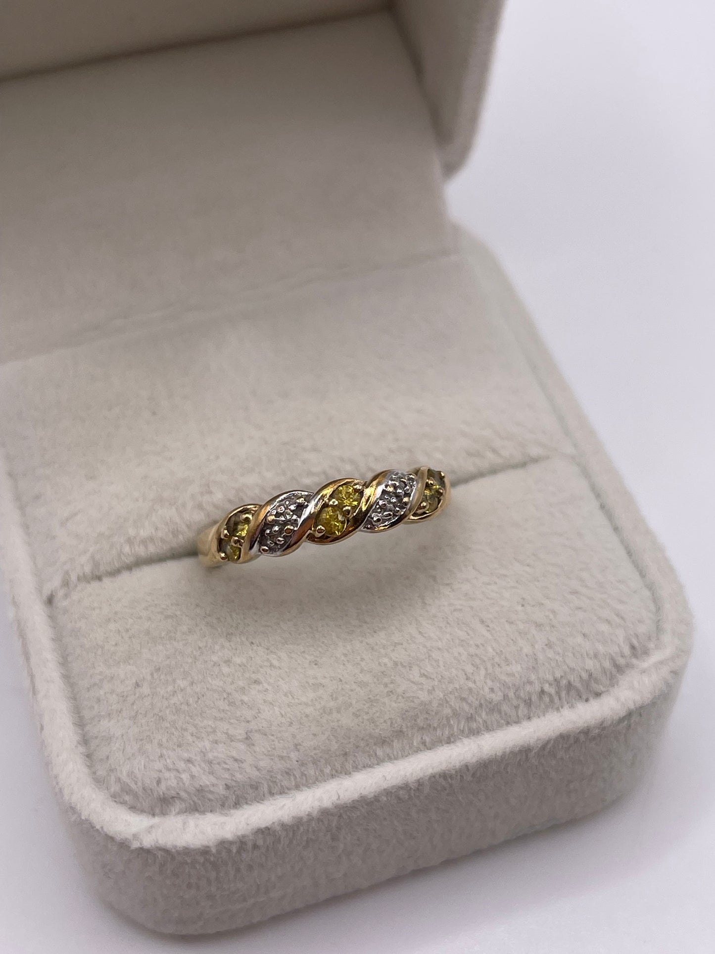 9ct gold sphene and diamond ring