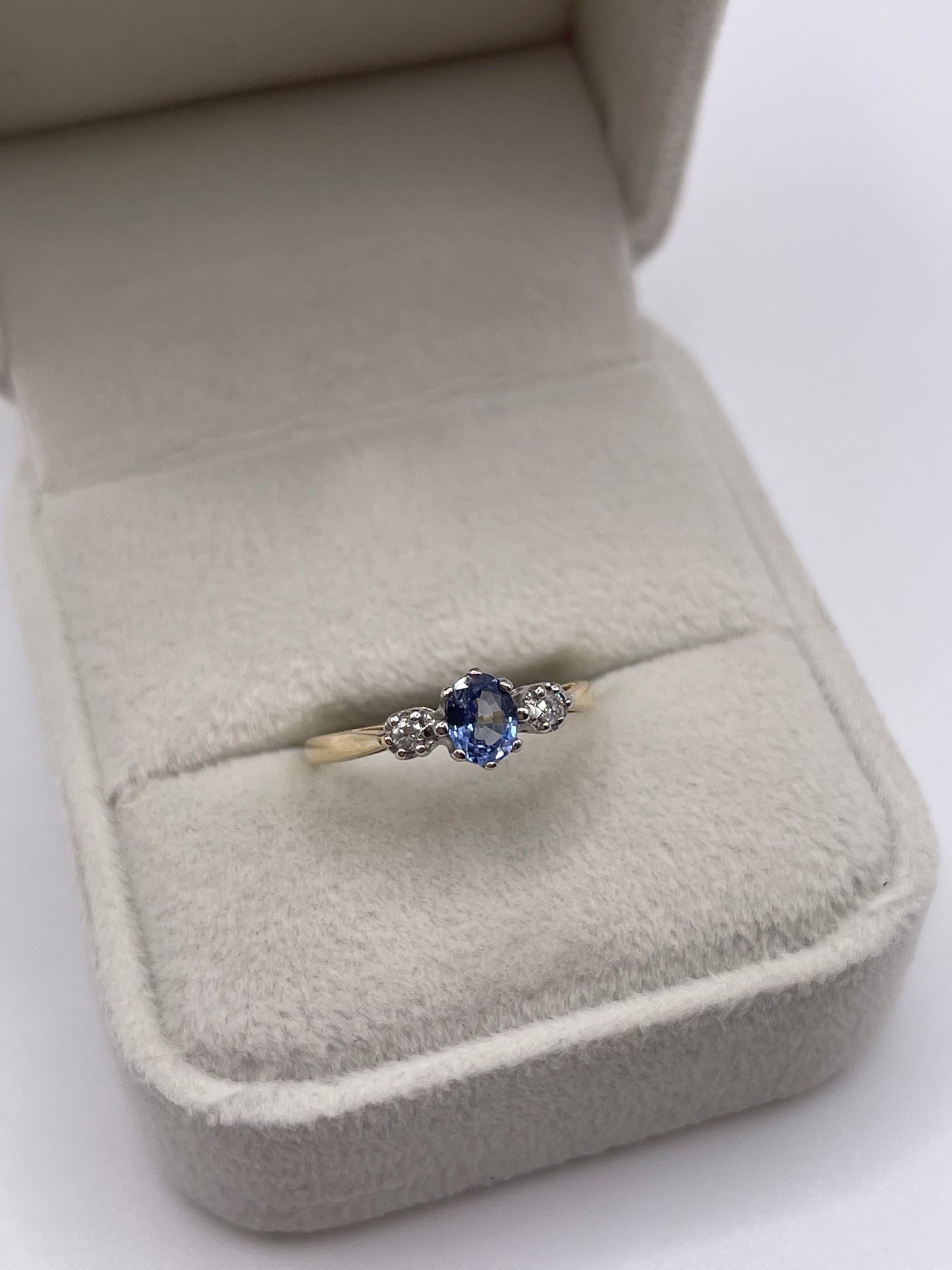 9ct gold sapphire and diamond ring