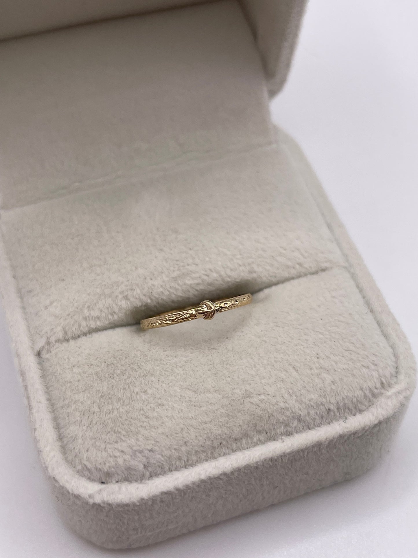 9ct gold buckle ring