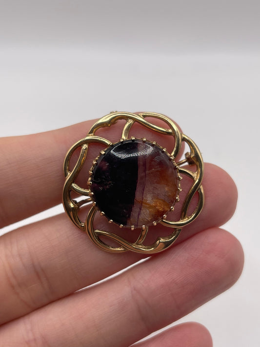 9ct gold blue John brooch
