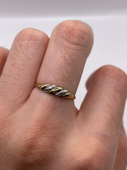 9ct gold croissant ring