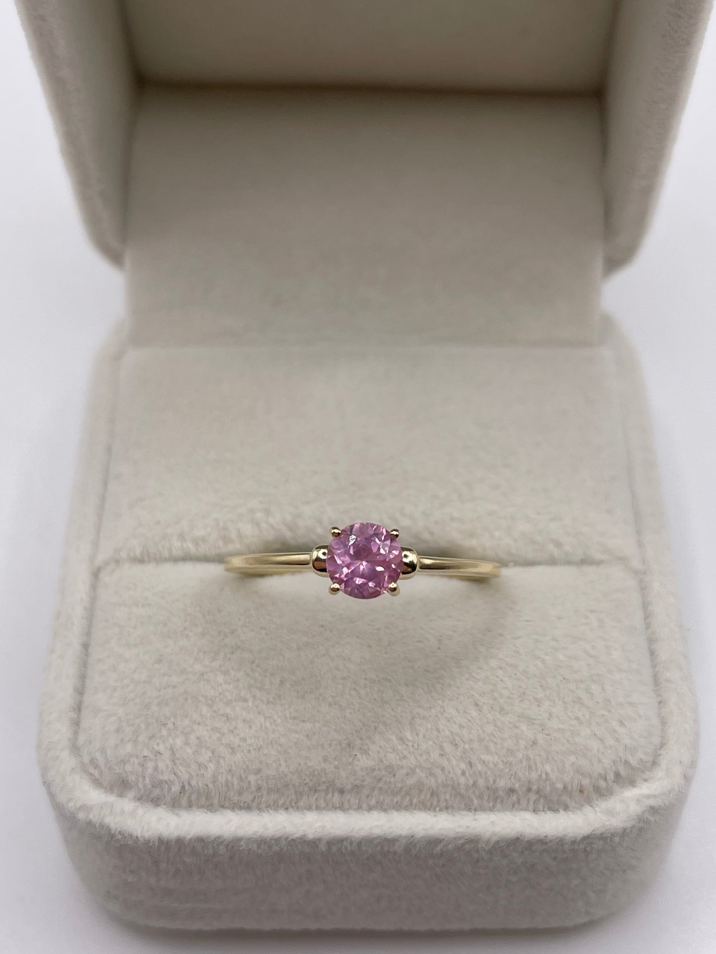 9ct gold quartz ring