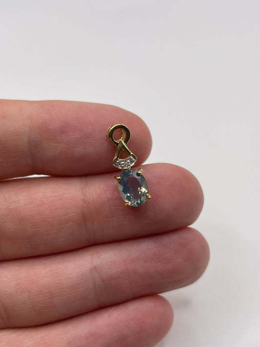 9ct gold quartz and diamond pendant