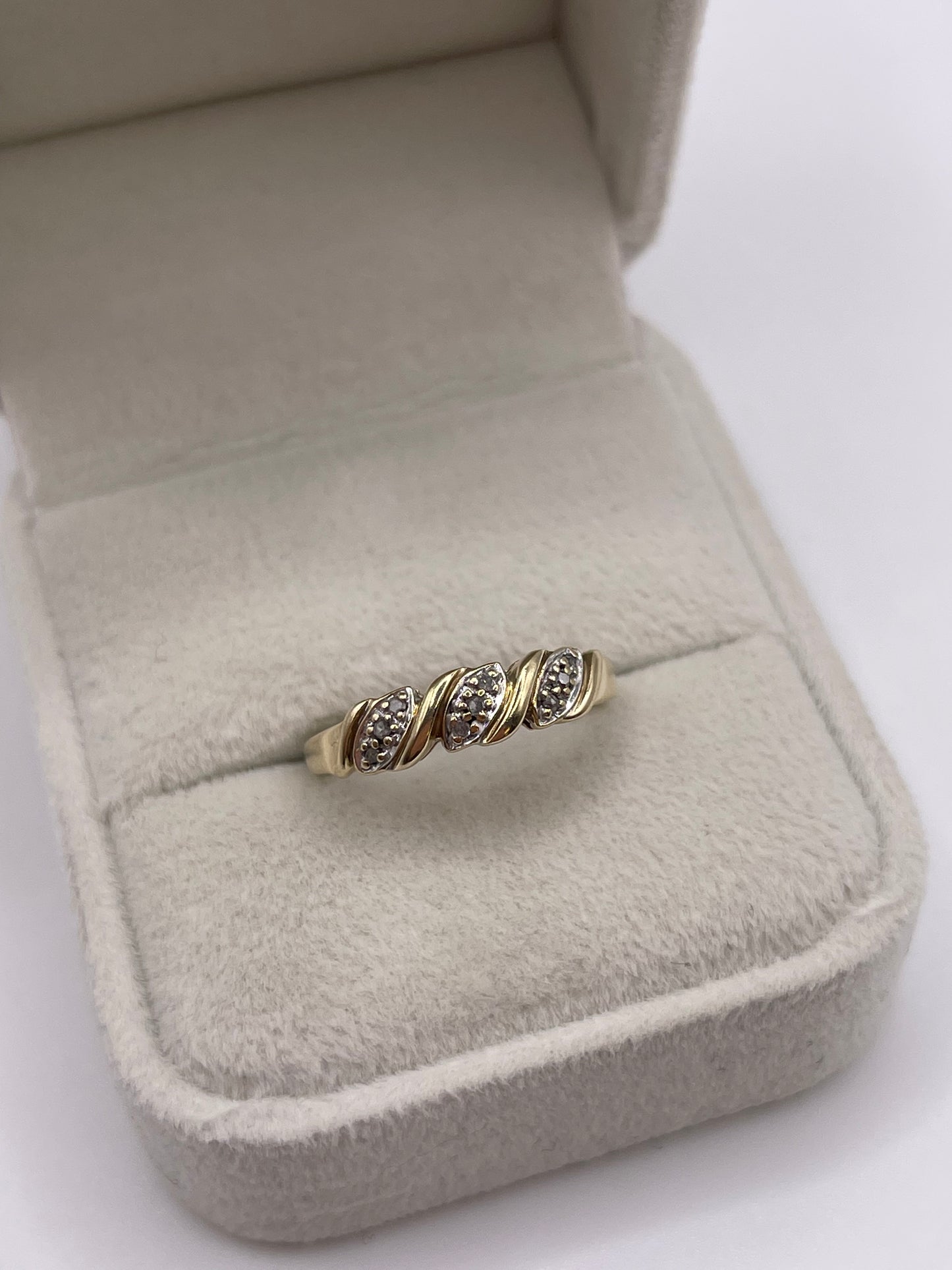 9ct gold diamond ring