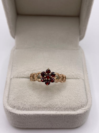 9ct gold garnet ring