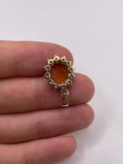 9ct gold cameo and pearl pendant