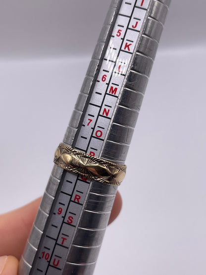 9ct gold patterned band