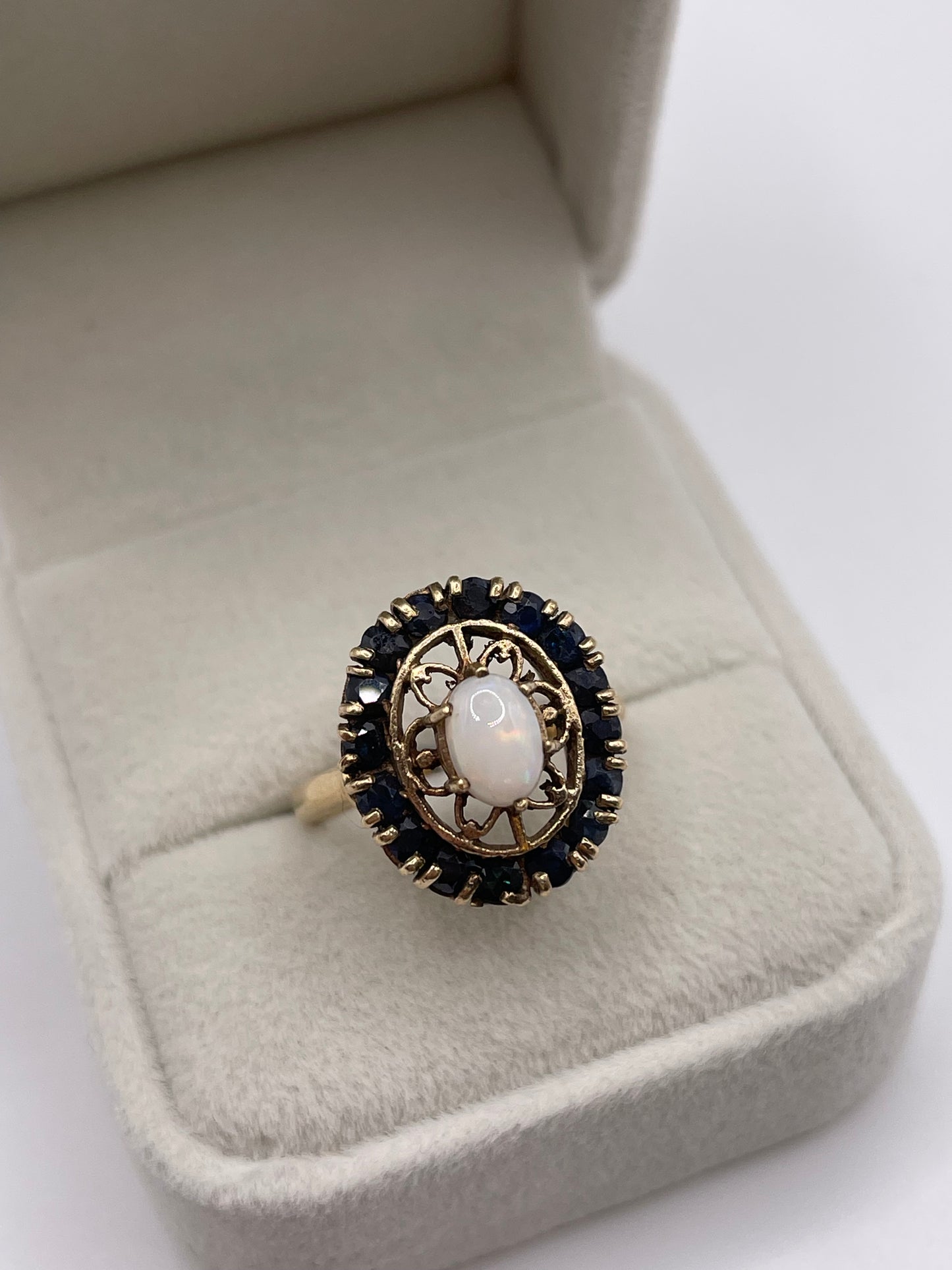 9ct gold sapphire and opal ring