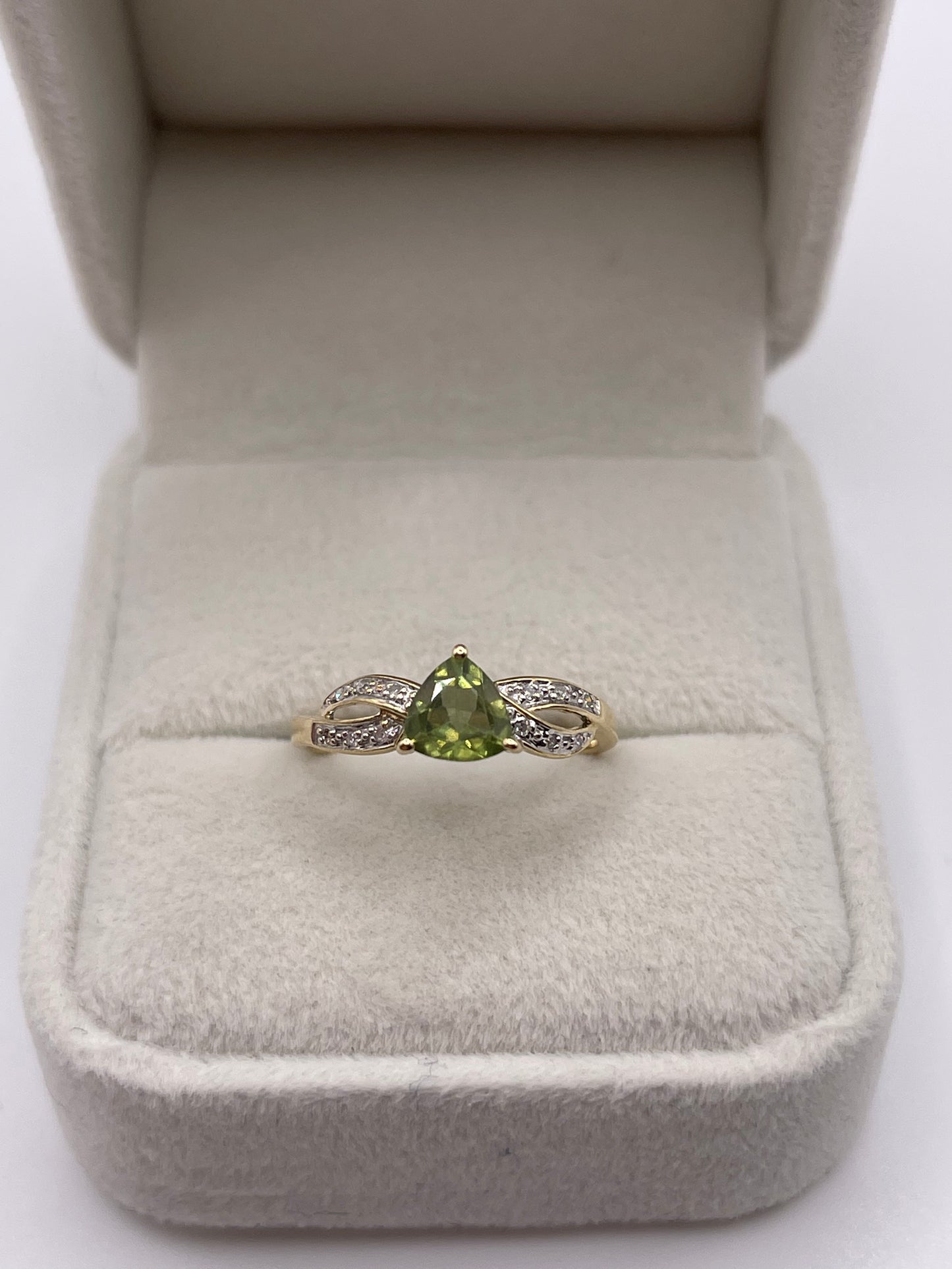 9ct gold quartz and diamond ring