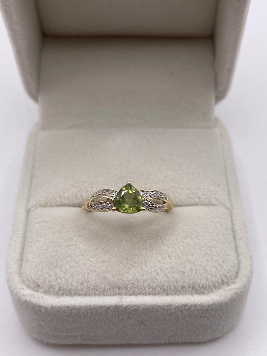 9ct gold quartz and diamond ring